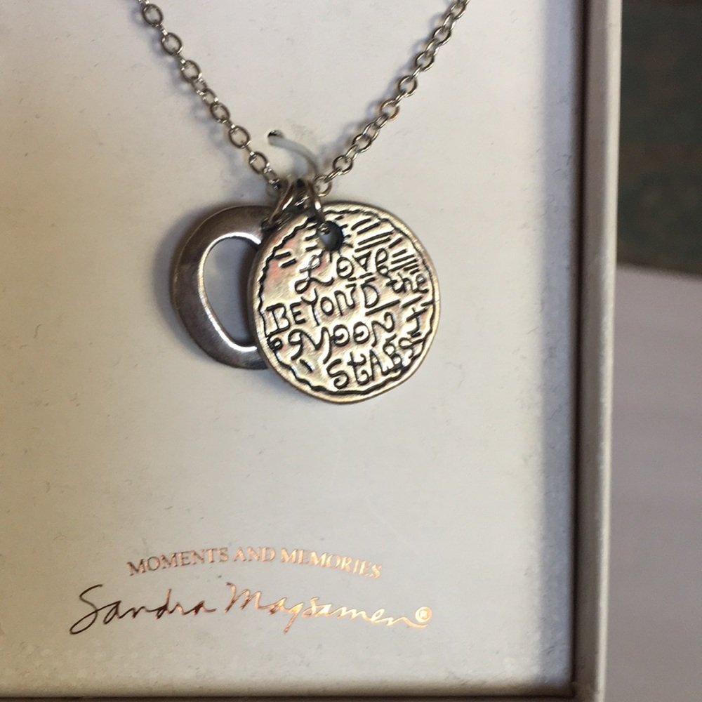 🌟Adorable silver tone necklace 🌟